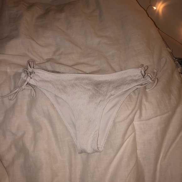 Bikini Bottoms - Picture 1 of 2